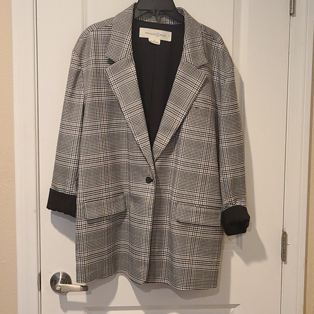 Brand New! Roll cuff houndstooth blazer